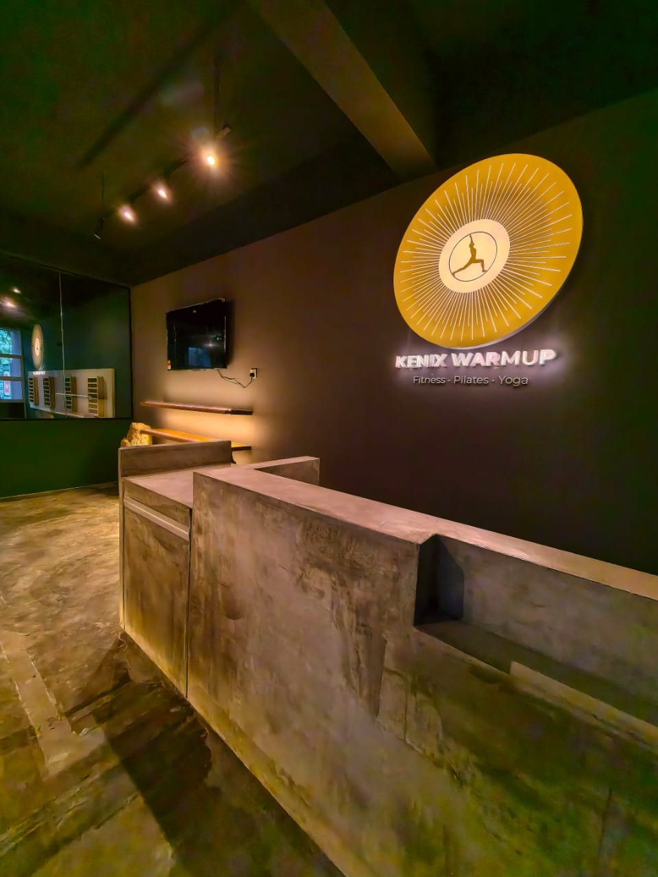Kenix Warmup reception area